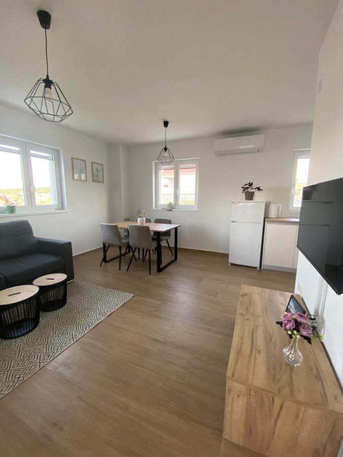 Apartments Rising Sun, Ražanac Екстериор снимка