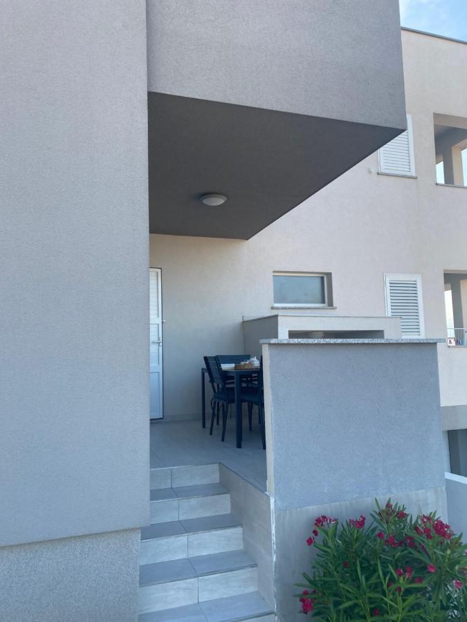 Apartments Rising Sun, Ražanac Екстериор снимка